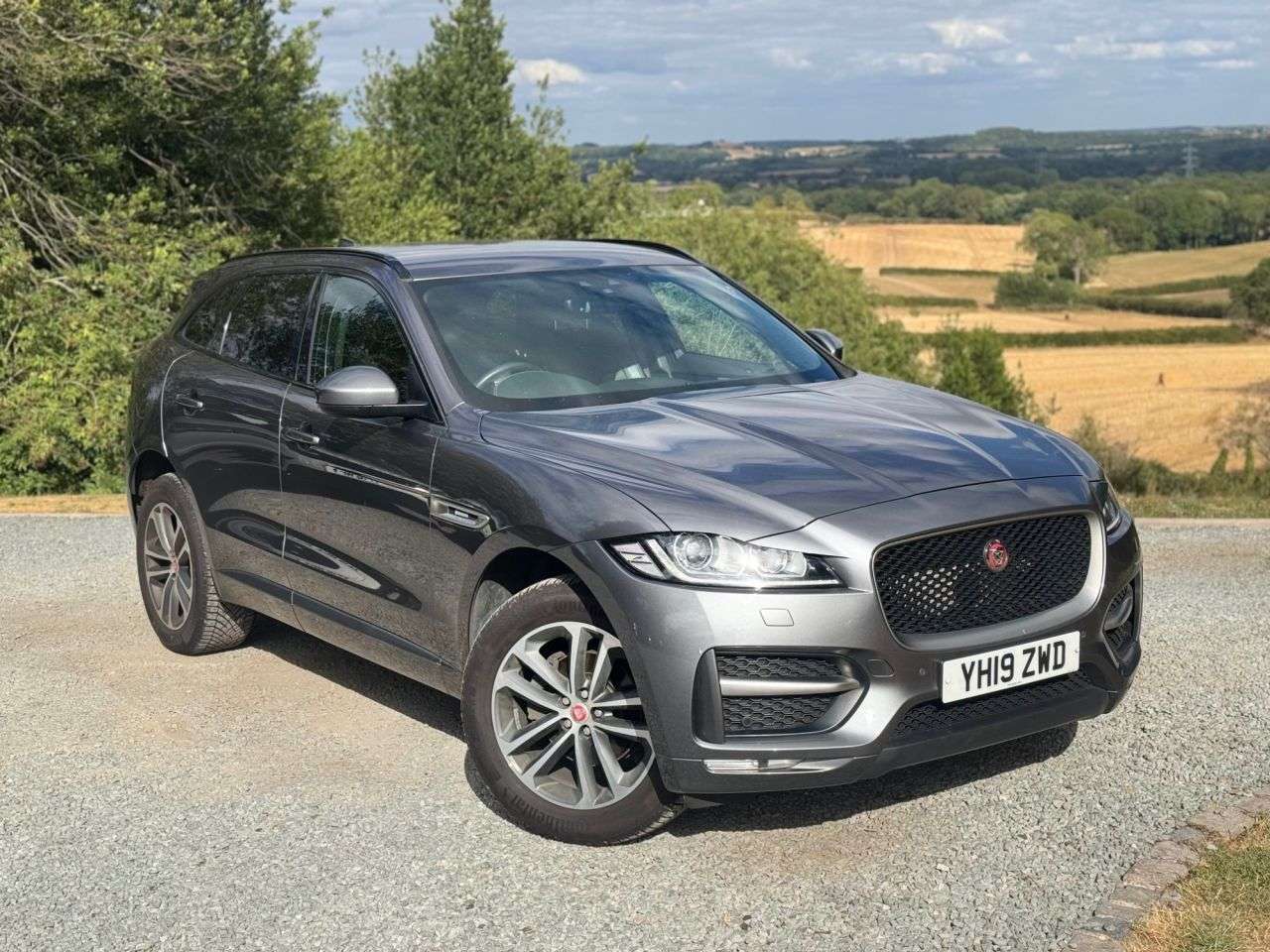 A 2019 JAGUAR F-PACE 2.0 D180 R-Sport SUV 5dr Diesel Auto AWD Euro 6 (s/s) (180 ps) A 2019 JAGUAR F-PACE 2.0 D180 R-Sport SUV 5dr Diesel Auto AWD Euro 6 (s/s) (180 ps)