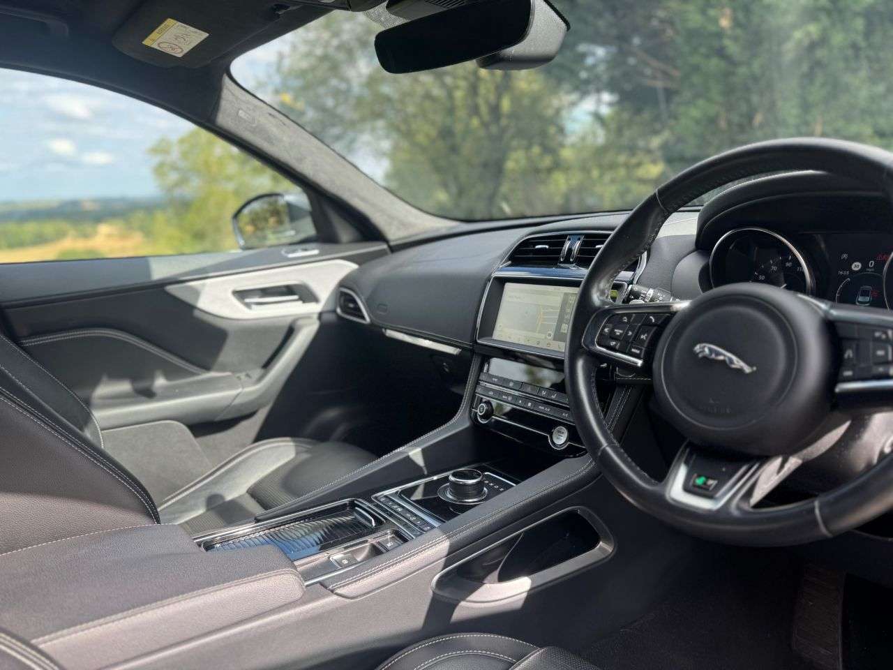 A 2019 JAGUAR F-PACE 2.0 D180 R-Sport SUV 5dr Diesel Auto AWD Euro 6 (s/s) (180 ps) A 2019 JAGUAR F-PACE 2.0 D180 R-Sport SUV 5dr Diesel Auto AWD Euro 6 (s/s) (180 ps)