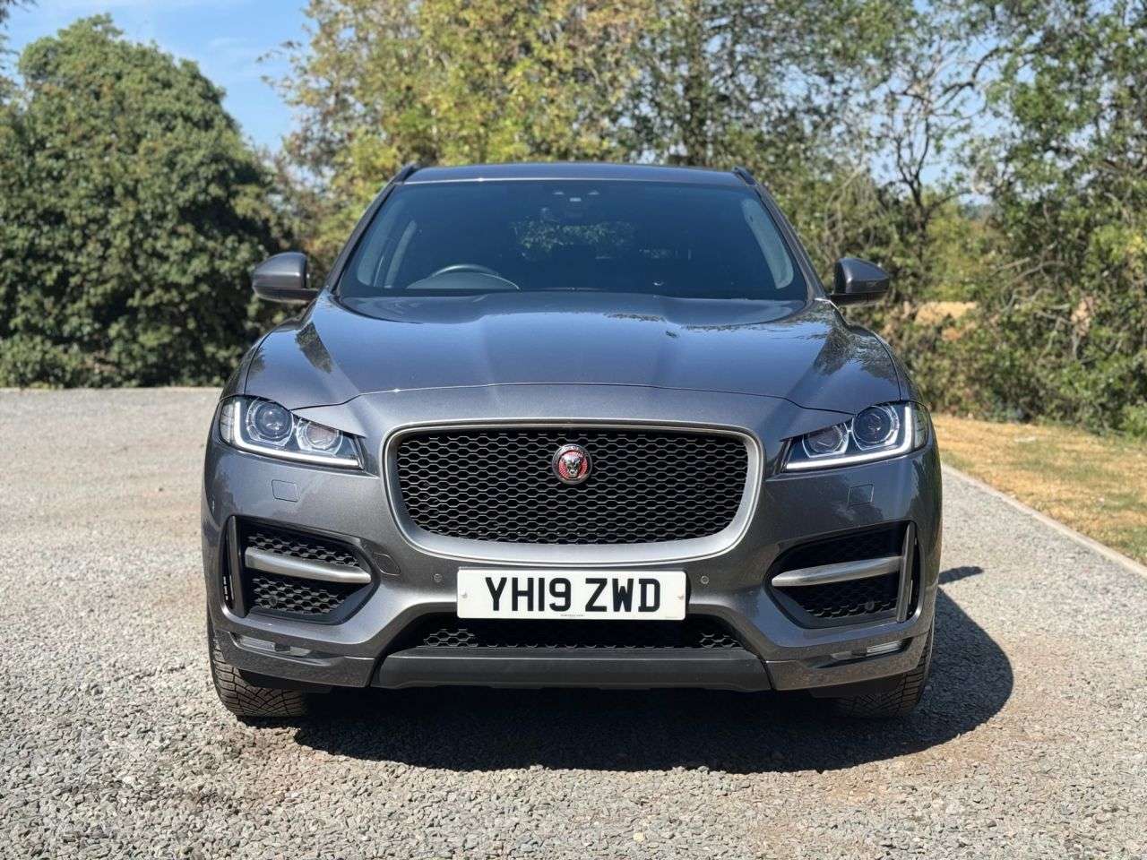 A 2019 JAGUAR F-PACE 2.0 D180 R-Sport SUV 5dr Diesel Auto AWD Euro 6 (s/s) (180 ps) A 2019 JAGUAR F-PACE 2.0 D180 R-Sport SUV 5dr Diesel Auto AWD Euro 6 (s/s) (180 ps)