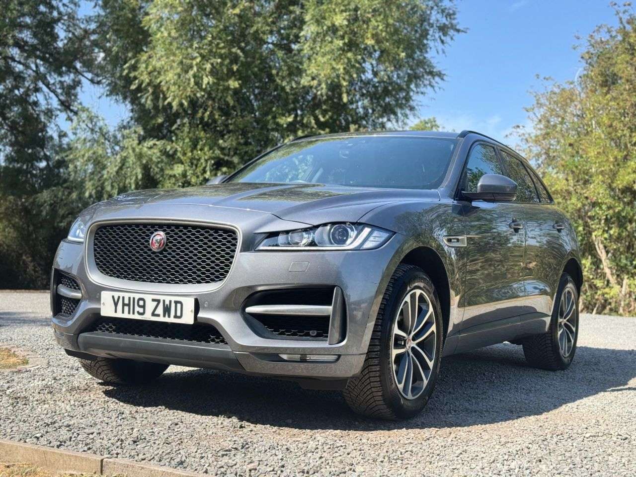 A 2019 JAGUAR F-PACE 2.0 D180 R-Sport SUV 5dr Diesel Auto AWD Euro 6 (s/s) (180 ps) A 2019 JAGUAR F-PACE 2.0 D180 R-Sport SUV 5dr Diesel Auto AWD Euro 6 (s/s) (180 ps)