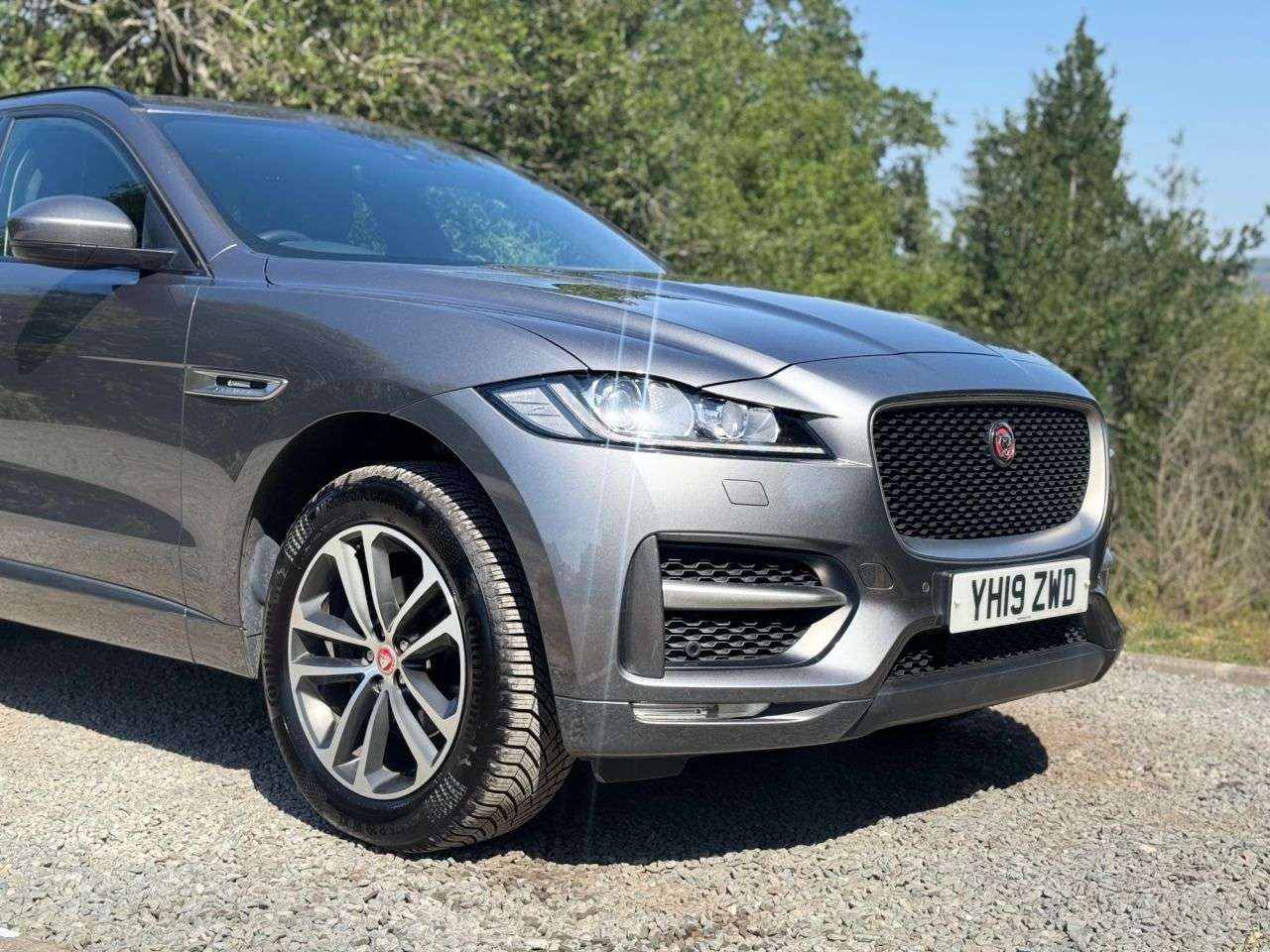 A 2019 JAGUAR F-PACE 2.0 D180 R-Sport SUV 5dr Diesel Auto AWD Euro 6 (s/s) (180 ps) A 2019 JAGUAR F-PACE 2.0 D180 R-Sport SUV 5dr Diesel Auto AWD Euro 6 (s/s) (180 ps)