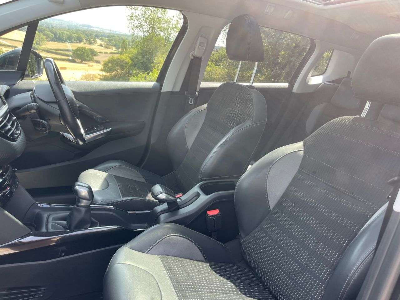 A 2018 PEUGEOT 2008 1.2 PureTech Allure Premium SUV 5dr Petrol Manual Euro 6 (82 ps) A 2018 PEUGEOT 2008 1.2 PureTech Allure Premium SUV 5dr Petrol Manual Euro 6 (82 ps)