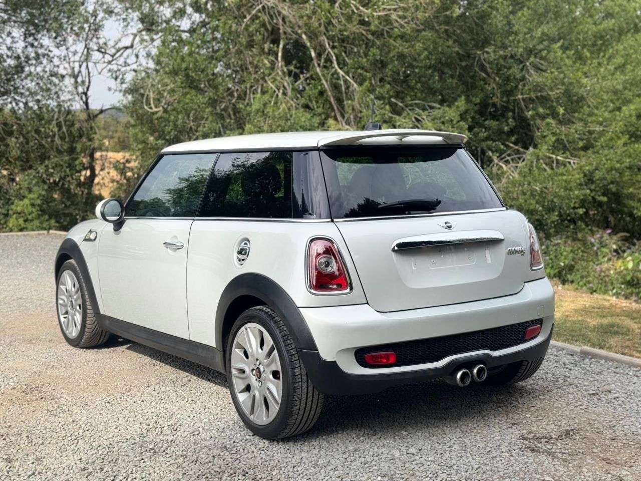 A 2015 MINI HATCH 1.6 Cooper S Camden Hatchback 3dr Petrol Manual Euro 5 (184 ps) A 2015 MINI HATCH 1.6 Cooper S Camden Hatchback 3dr Petrol Manual Euro 5 (184 ps)