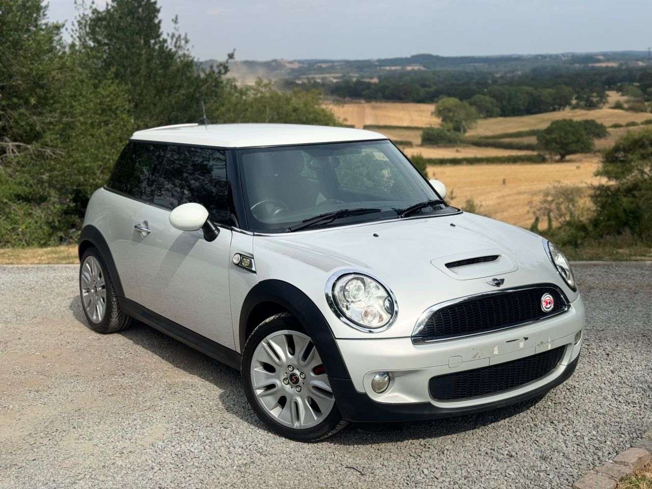 A 2015 MINI HATCH 1.6 Cooper S Camden Hatchback 3dr Petrol Manual Euro 5 (184 ps) A 2015 MINI HATCH 1.6 Cooper S Camden Hatchback 3dr Petrol Manual Euro 5 (184 ps)