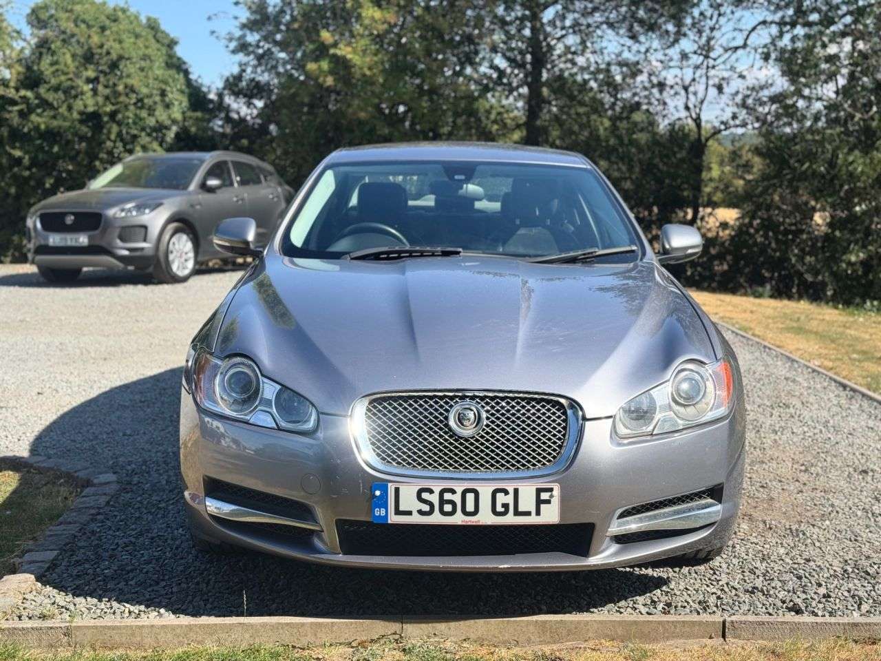 A 2010 JAGUAR XF 3.0d V6 Luxury Saloon 4dr Diesel Auto Euro 5 (240 ps) A 2010 JAGUAR XF 3.0d V6 Luxury Saloon 4dr Diesel Auto Euro 5 (240 ps)