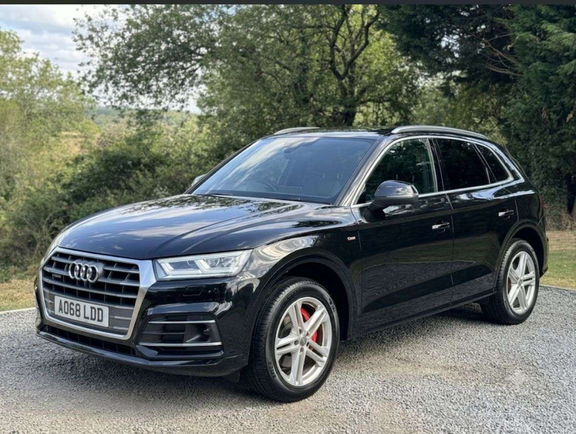 A 2018 AUDI Q5 2.0 TDI 40 S line SUV 5dr Diesel S Tronic quattro Euro 6 (s/s) (190 ps) A 2018 AUDI Q5 2.0 TDI 40 S line SUV 5dr Diesel S Tronic quattro Euro 6 (s/s) (190 ps)