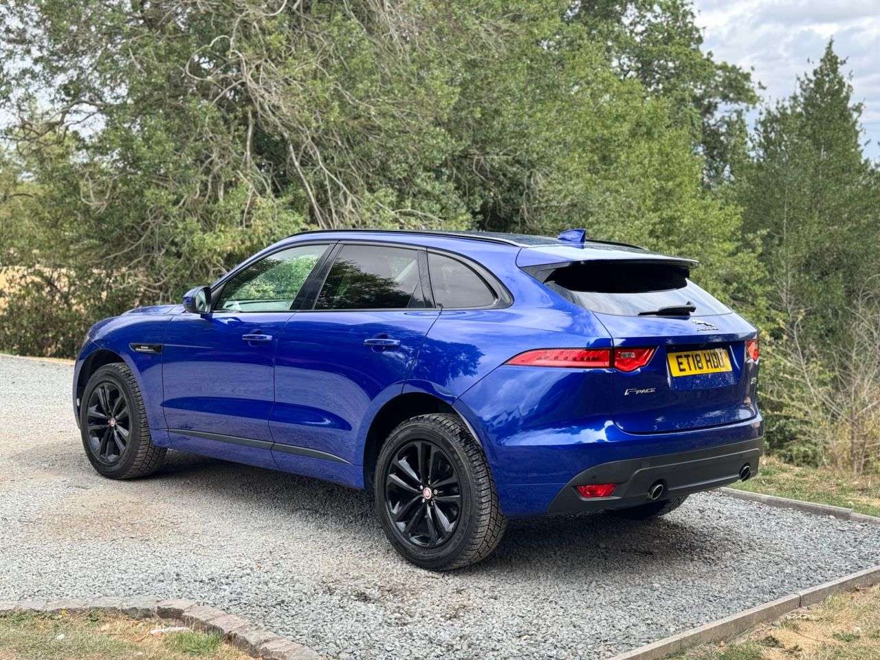 A 2018 JAGUAR F-PACE 2.0 P250i R-Sport SUV 5dr Petrol Auto AWD Euro 6 (s/s) (250 ps) A 2018 JAGUAR F-PACE 2.0 P250i R-Sport SUV 5dr Petrol Auto AWD Euro 6 (s/s) (250 ps)