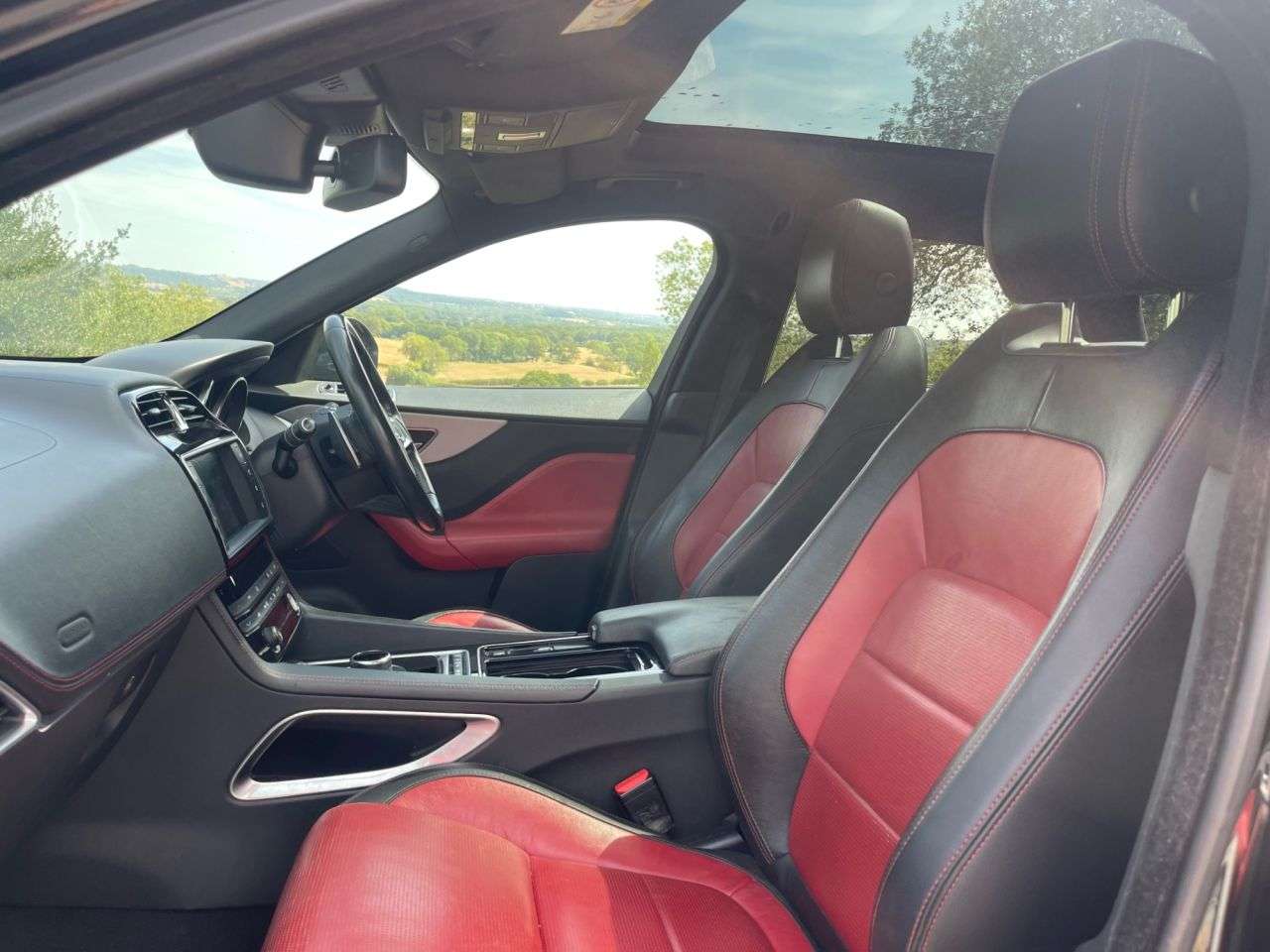 A 2017 JAGUAR F-PACE 2.0 D180 R-Sport SUV 5dr Diesel Auto AWD Euro 6 (s/s) (180 ps) A 2017 JAGUAR F-PACE 2.0 D180 R-Sport SUV 5dr Diesel Auto AWD Euro 6 (s/s) (180 ps)