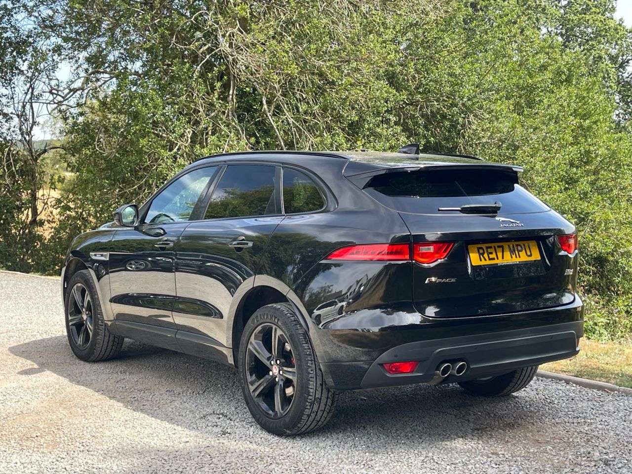 A 2017 JAGUAR F-PACE 2.0 D180 R-Sport SUV 5dr Diesel Auto AWD Euro 6 (s/s) (180 ps) A 2017 JAGUAR F-PACE 2.0 D180 R-Sport SUV 5dr Diesel Auto AWD Euro 6 (s/s) (180 ps)