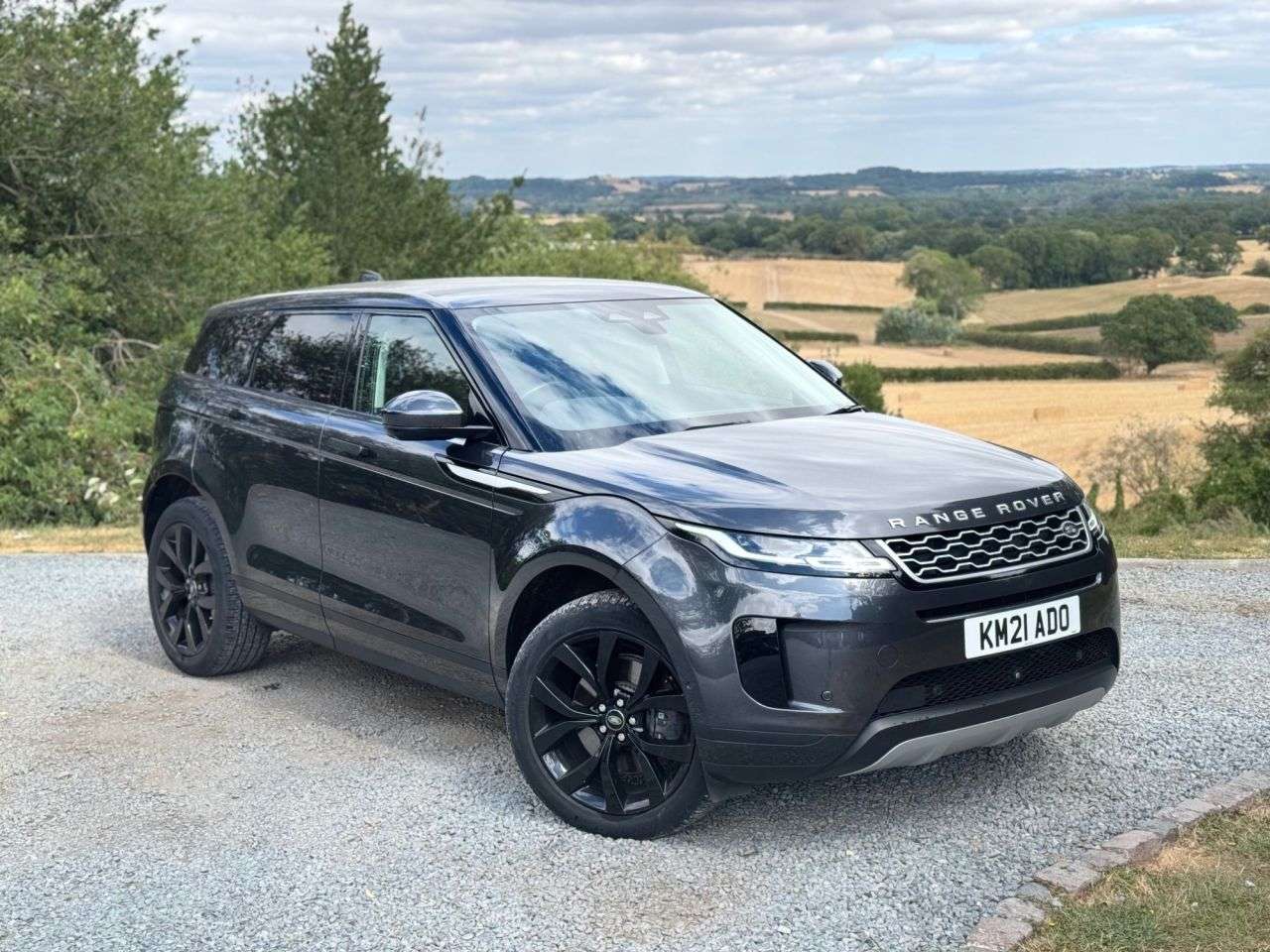 A 2021 LAND ROVER RANGE ROVER EVOQUE 2.0 D165 MHEV SE SUV 5dr Diesel Auto 4WD Euro 6 (s/s) (163 ps) A 2021 LAND ROVER RANGE ROVER EVOQUE 2.0 D165 MHEV SE SUV 5dr Diesel Auto 4WD Euro 6 (s/s) (163 ps)