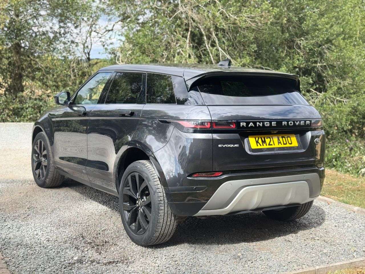A 2021 LAND ROVER RANGE ROVER EVOQUE 2.0 D165 MHEV SE SUV 5dr Diesel Auto 4WD Euro 6 (s/s) (163 ps) A 2021 LAND ROVER RANGE ROVER EVOQUE 2.0 D165 MHEV SE SUV 5dr Diesel Auto 4WD Euro 6 (s/s) (163 ps)