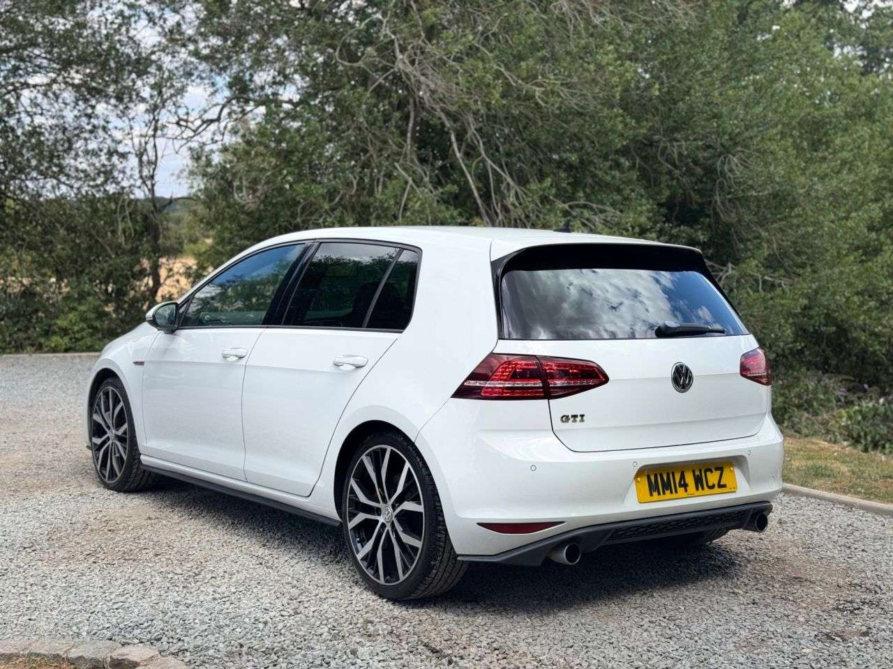 A 2014 VOLKSWAGEN GOLF 2.0 TSI BlueMotion Tech GTI Hatchback 5dr Petrol Manual Euro 6 (s/s) (220 p A 2014 VOLKSWAGEN GOLF 2.0 TSI BlueMotion Tech GTI Hatchback 5dr Petrol Manual Euro 6 (s/s) (220 p