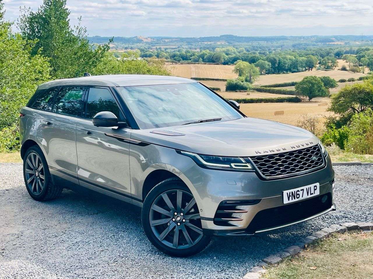 A 2017 LAND ROVER RANGE ROVER VELAR 2.0 D240 R-Dynamic HSE SUV 5dr Diesel Auto 4WD Euro 6 (s/s) (240 ps) A 2017 LAND ROVER RANGE ROVER VELAR 2.0 D240 R-Dynamic HSE SUV 5dr Diesel Auto 4WD Euro 6 (s/s) (240 ps)
