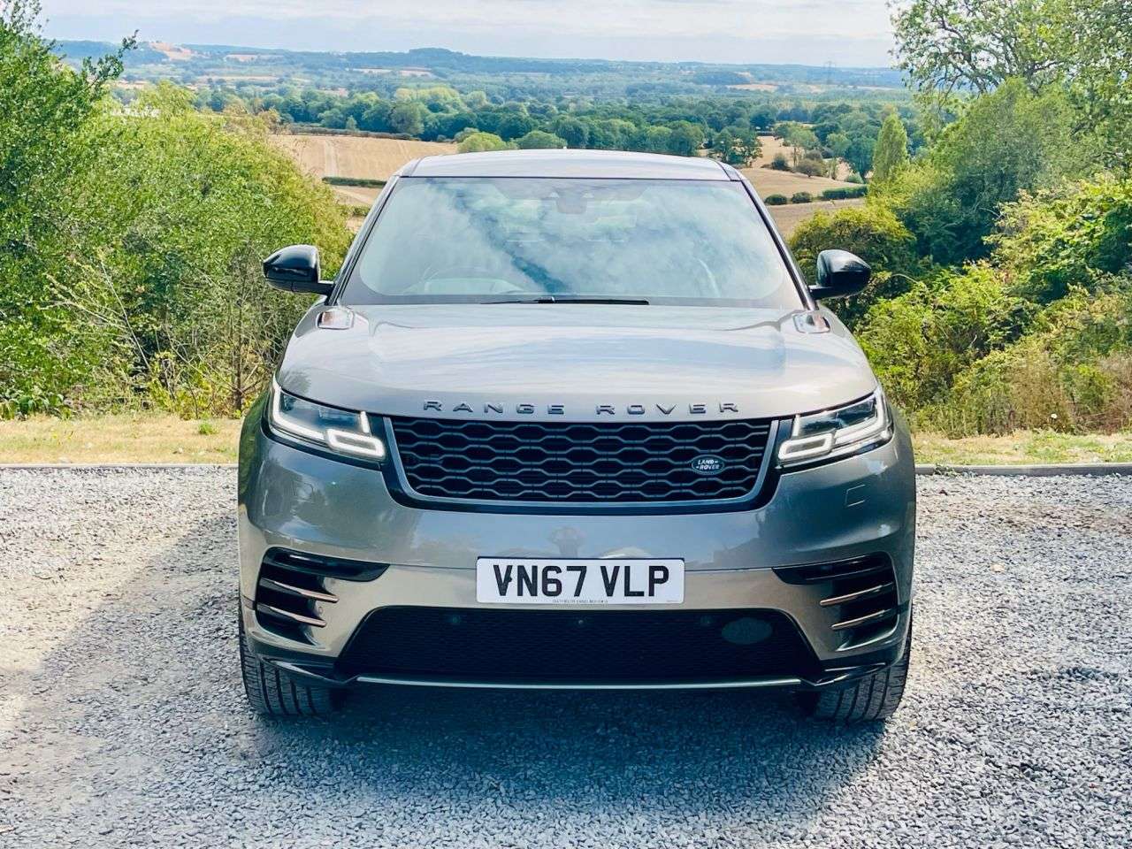 A 2017 LAND ROVER RANGE ROVER VELAR 2.0 D240 R-Dynamic HSE SUV 5dr Diesel Auto 4WD Euro 6 (s/s) (240 ps) A 2017 LAND ROVER RANGE ROVER VELAR 2.0 D240 R-Dynamic HSE SUV 5dr Diesel Auto 4WD Euro 6 (s/s) (240 ps)