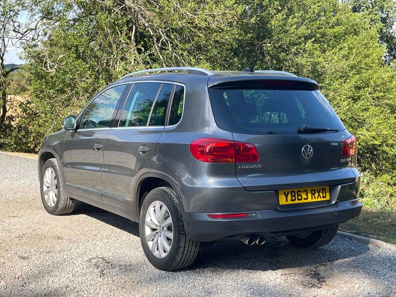 A 2014 VOLKSWAGEN TIGUAN 2.0 TDI BlueMotion Tech Match SUV 5dr Diesel Manual 4WD Euro 5 (s/s) (140 p A 2014 VOLKSWAGEN TIGUAN 2.0 TDI BlueMotion Tech Match SUV 5dr Diesel Manual 4WD Euro 5 (s/s) (140 p