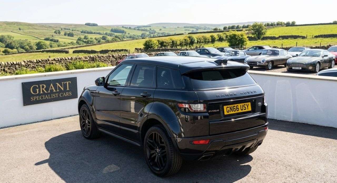 A 2016 LAND ROVER RANGE ROVER EVOQUE 2.0 TD4 HSE Dynamic SUV 5dr Diesel Auto 4WD Euro 6 (s/s) (180 ps) A 2016 LAND ROVER RANGE ROVER EVOQUE 2.0 TD4 HSE Dynamic SUV 5dr Diesel Auto 4WD Euro 6 (s/s) (180 ps)