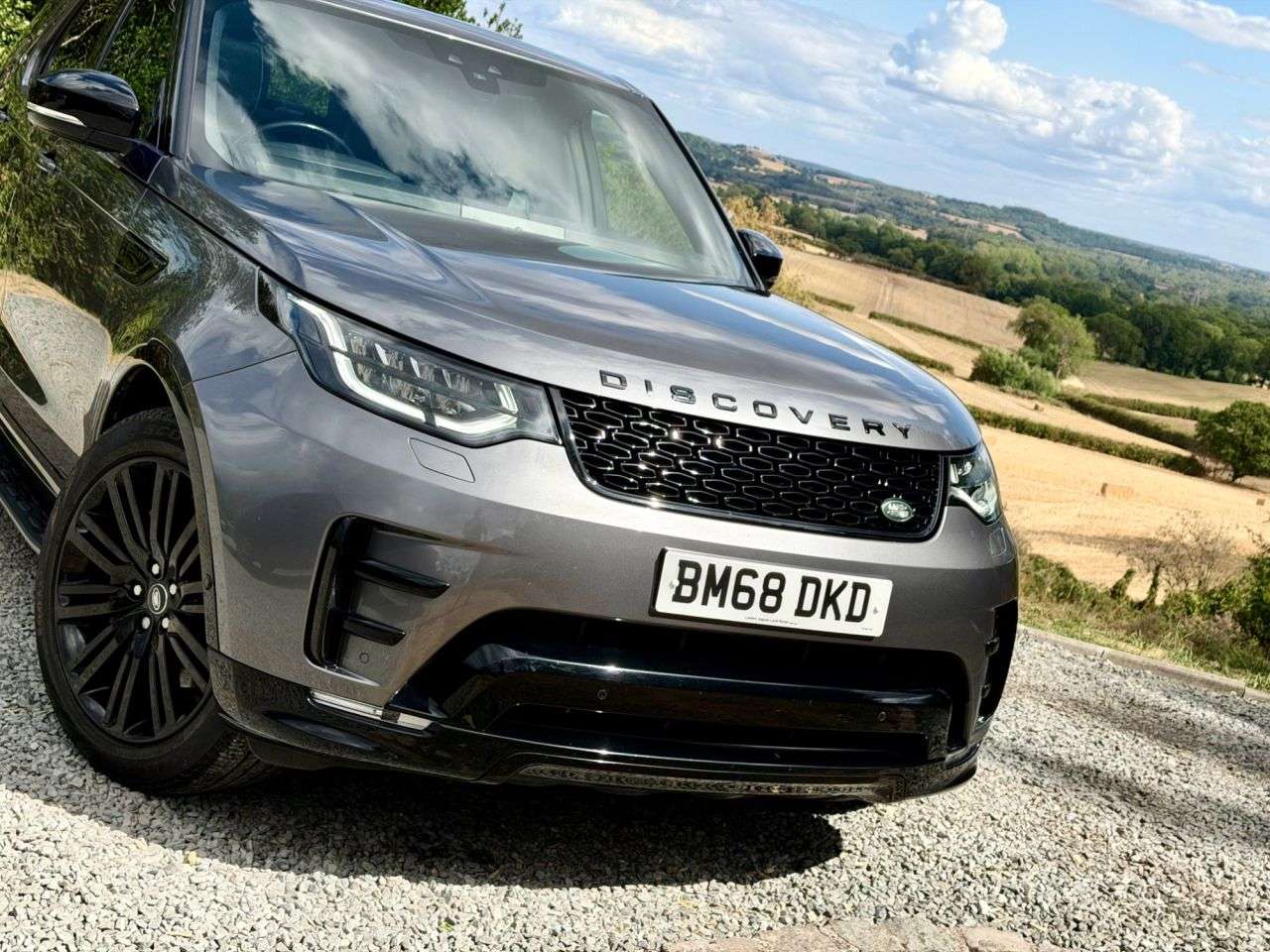 A 2019 LAND ROVER DISCOVERY 3.0 SD V6 HSE SUV 5dr Diesel Auto 4WD Euro 6 (s/s) (306 ps) A 2019 LAND ROVER DISCOVERY 3.0 SD V6 HSE SUV 5dr Diesel Auto 4WD Euro 6 (s/s) (306 ps)