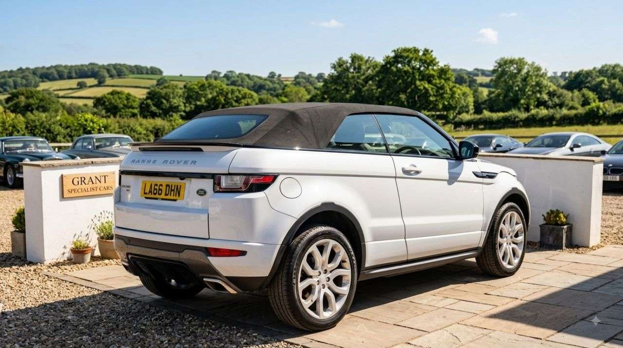 A 2017 LAND ROVER RANGE ROVER EVOQUE 2.0 TD4 HSE Dynamic Convertible 2dr Diesel Auto 4WD Euro 6 (s/s) (180 ps) A 2017 LAND ROVER RANGE ROVER EVOQUE 2.0 TD4 HSE Dynamic Convertible 2dr Diesel Auto 4WD Euro 6 (s/s) (180 ps)