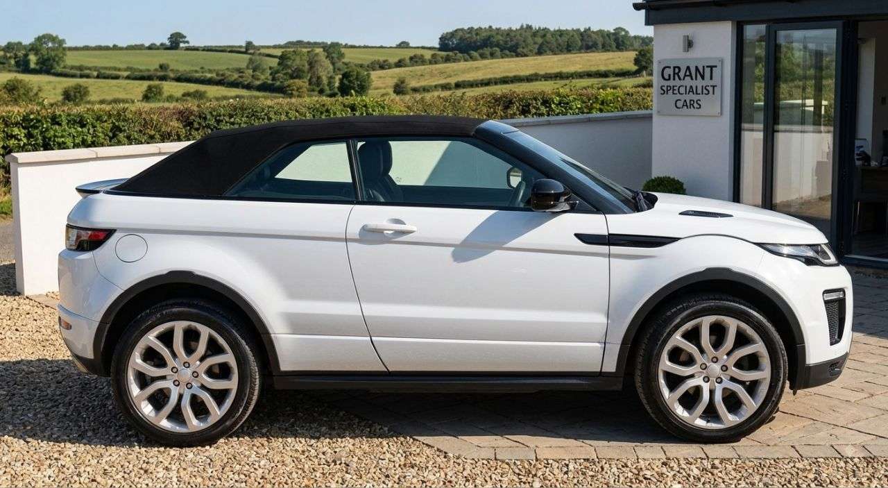 A 2017 LAND ROVER RANGE ROVER EVOQUE 2.0 TD4 HSE Dynamic Convertible 2dr Diesel Auto 4WD Euro 6 (s/s) (180 ps) A 2017 LAND ROVER RANGE ROVER EVOQUE 2.0 TD4 HSE Dynamic Convertible 2dr Diesel Auto 4WD Euro 6 (s/s) (180 ps)