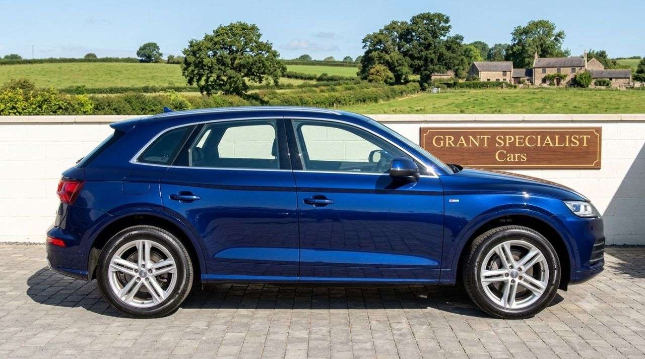 A 2019 AUDI Q5 2.0 TFSI 45 S line SUV 5dr Petrol S Tronic quattro Euro 6 (s/s) (245 ps) A 2019 AUDI Q5 2.0 TFSI 45 S line SUV 5dr Petrol S Tronic quattro Euro 6 (s/s) (245 ps)
