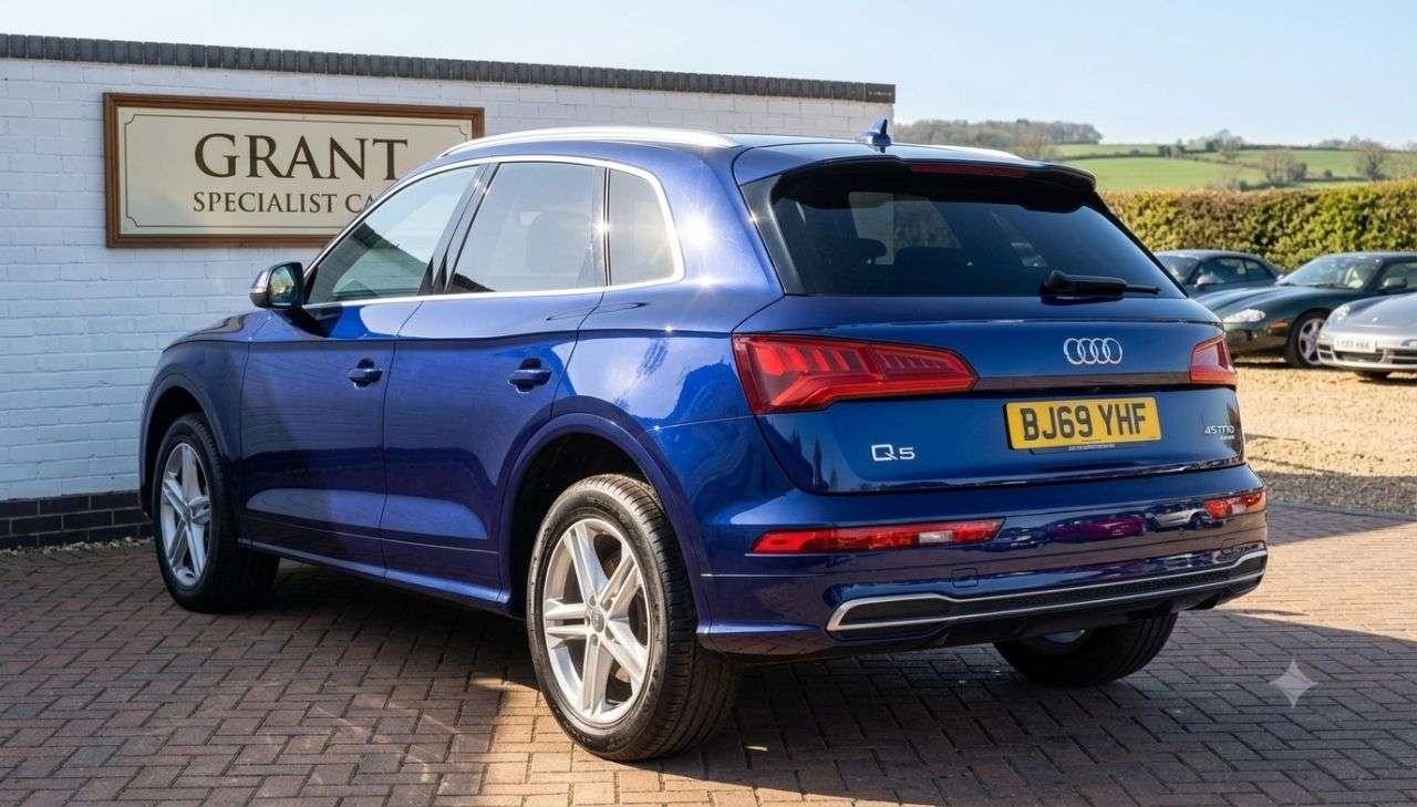 A 2019 AUDI Q5 2.0 TFSI 45 S line SUV 5dr Petrol S Tronic quattro Euro 6 (s/s) (245 ps) A 2019 AUDI Q5 2.0 TFSI 45 S line SUV 5dr Petrol S Tronic quattro Euro 6 (s/s) (245 ps)