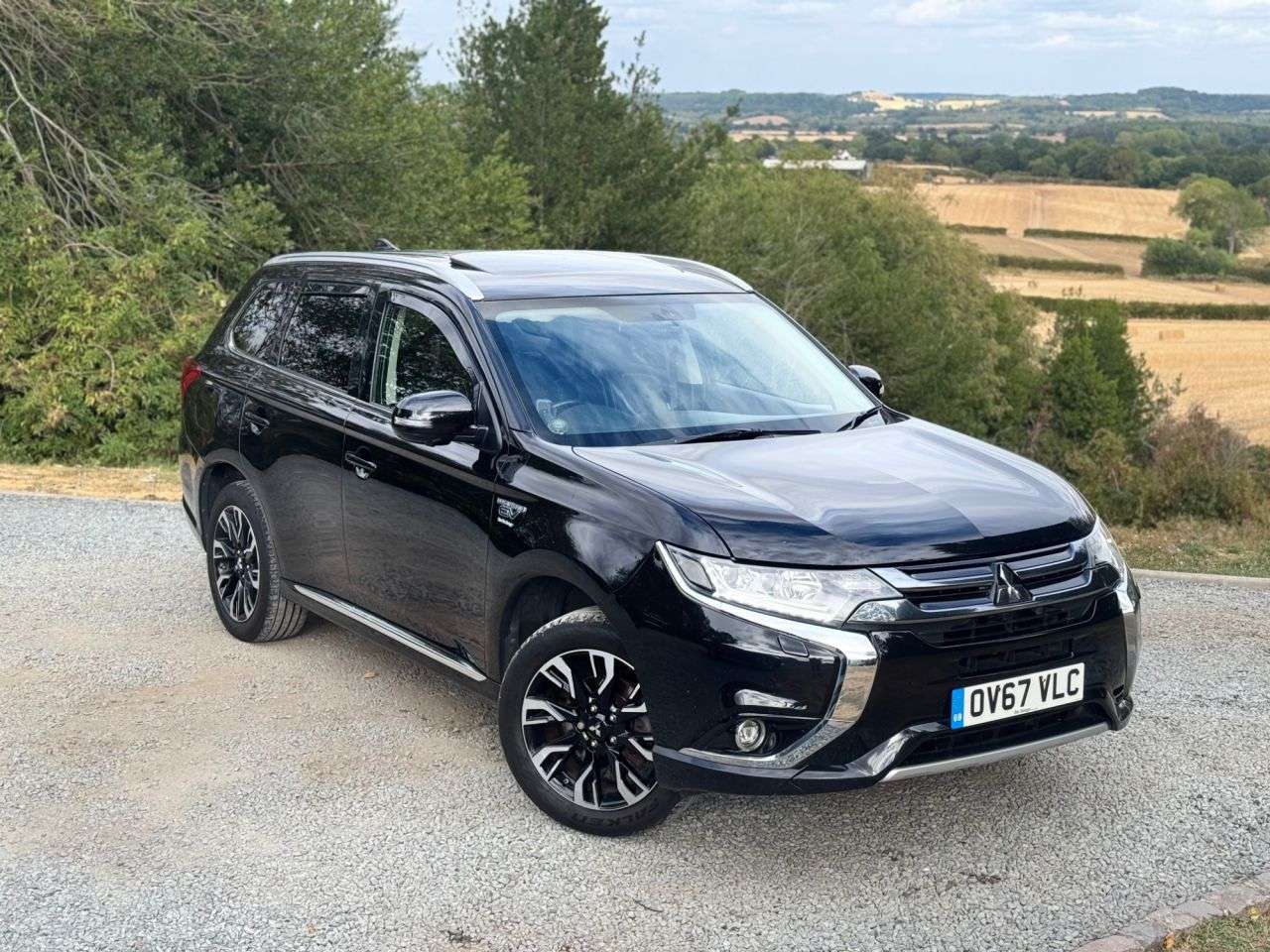 A 2017 MITSUBISHI OUTLANDER PHEV 4H A 2017 MITSUBISHI OUTLANDER PHEV 4H