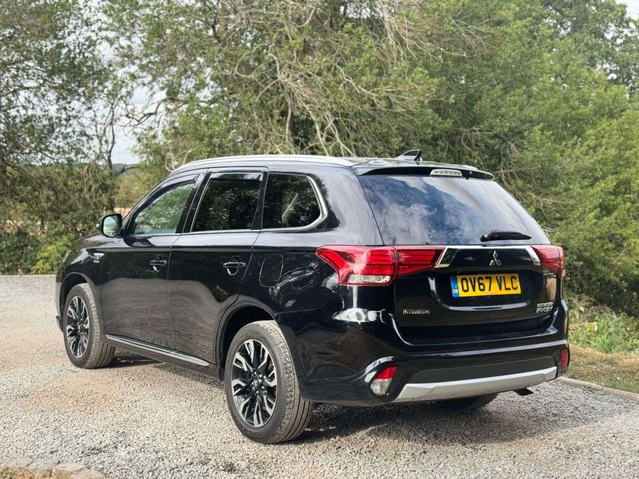A 2017 MITSUBISHI OUTLANDER PHEV 4H A 2017 MITSUBISHI OUTLANDER PHEV 4H