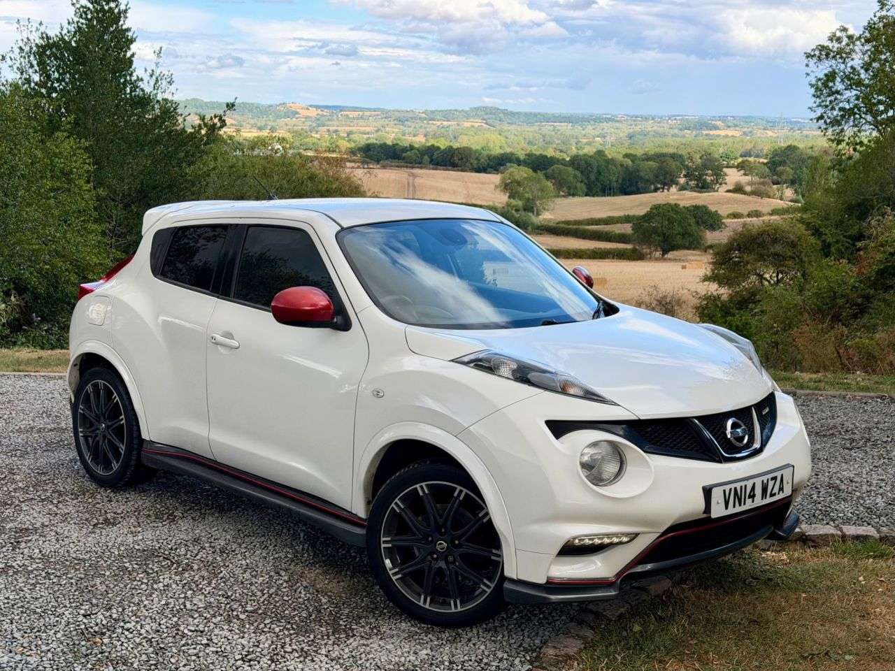 A 2014 NISSAN JUKE 1.6 DIG-T Nismo SUV 5dr Petrol CVT 4WD Euro 5 (200 ps) A 2014 NISSAN JUKE 1.6 DIG-T Nismo SUV 5dr Petrol CVT 4WD Euro 5 (200 ps)