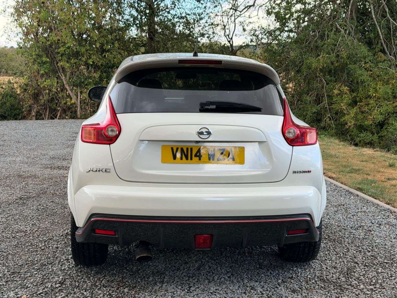 A 2014 NISSAN JUKE 1.6 DIG-T Nismo SUV 5dr Petrol CVT 4WD Euro 5 (200 ps) A 2014 NISSAN JUKE 1.6 DIG-T Nismo SUV 5dr Petrol CVT 4WD Euro 5 (200 ps)
