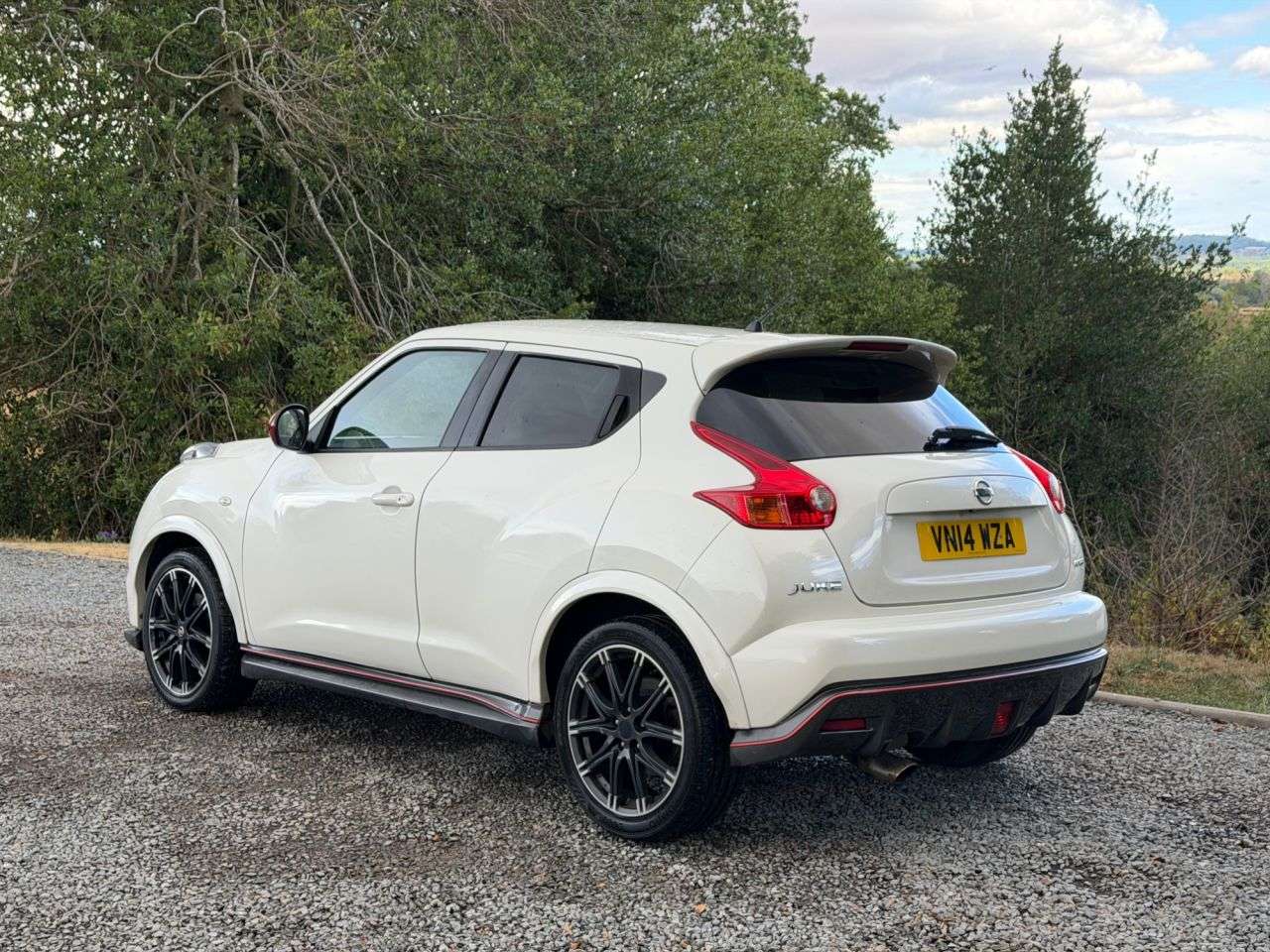 A 2014 NISSAN JUKE 1.6 DIG-T Nismo SUV 5dr Petrol CVT 4WD Euro 5 (200 ps) A 2014 NISSAN JUKE 1.6 DIG-T Nismo SUV 5dr Petrol CVT 4WD Euro 5 (200 ps)