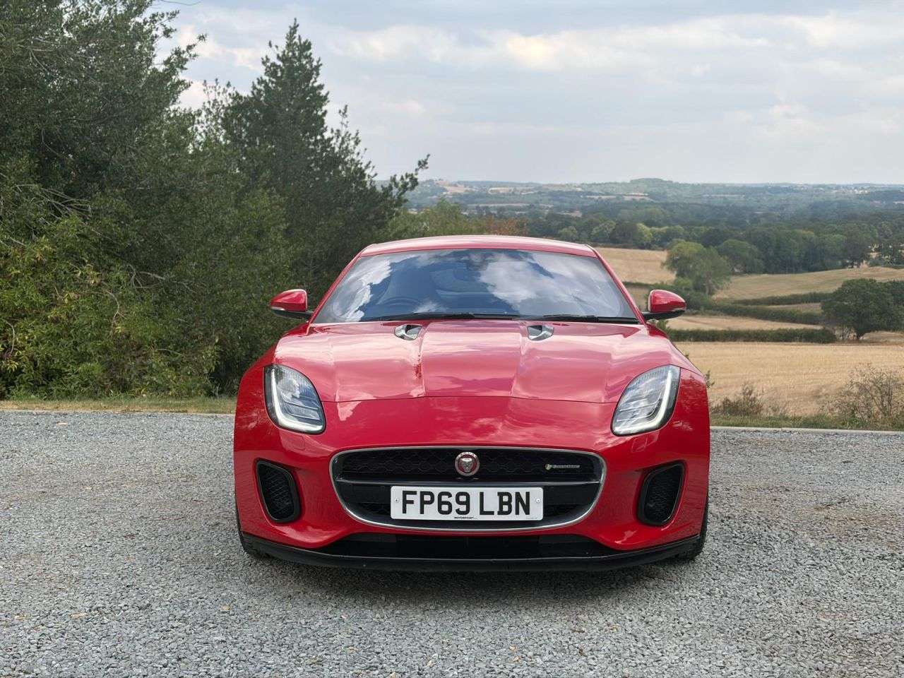 A 2020 JAGUAR F-TYPE 2.0i R-Dynamic Coupe 2dr Petrol Auto Euro 6 (s/s) (300 ps) A 2020 JAGUAR F-TYPE 2.0i R-Dynamic Coupe 2dr Petrol Auto Euro 6 (s/s) (300 ps)