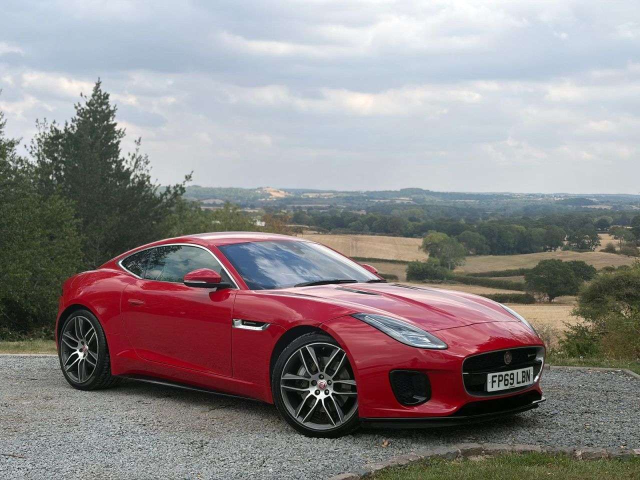 A 2020 JAGUAR F-TYPE 2.0i R-Dynamic Coupe 2dr Petrol Auto Euro 6 (s/s) (300 ps) A 2020 JAGUAR F-TYPE 2.0i R-Dynamic Coupe 2dr Petrol Auto Euro 6 (s/s) (300 ps)