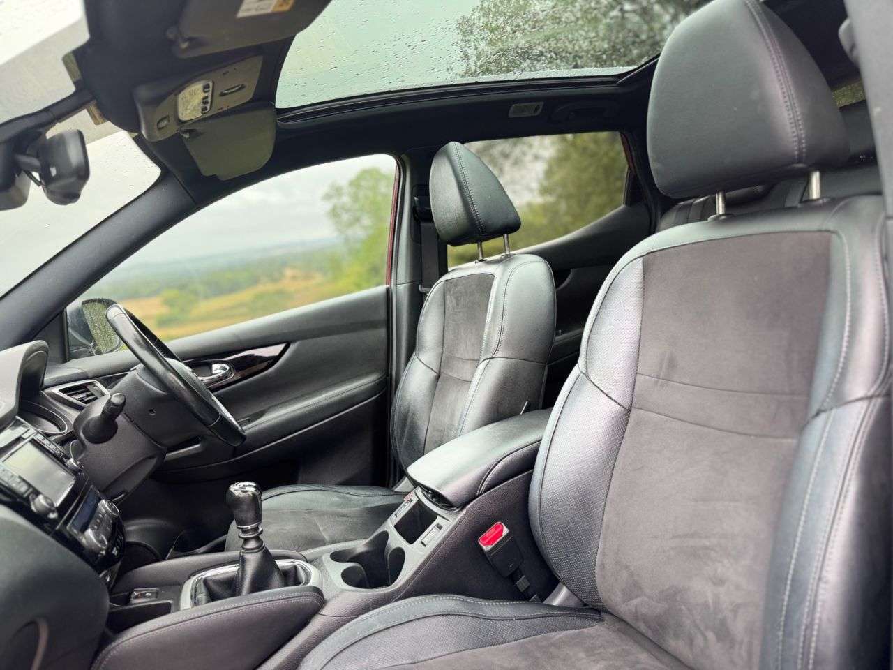 A 2017 NISSAN QASHQAI 1.5 dCi N-Vision SUV 5dr Diesel Manual 2WD Euro 6 (s/s) (110 ps) A 2017 NISSAN QASHQAI 1.5 dCi N-Vision SUV 5dr Diesel Manual 2WD Euro 6 (s/s) (110 ps)