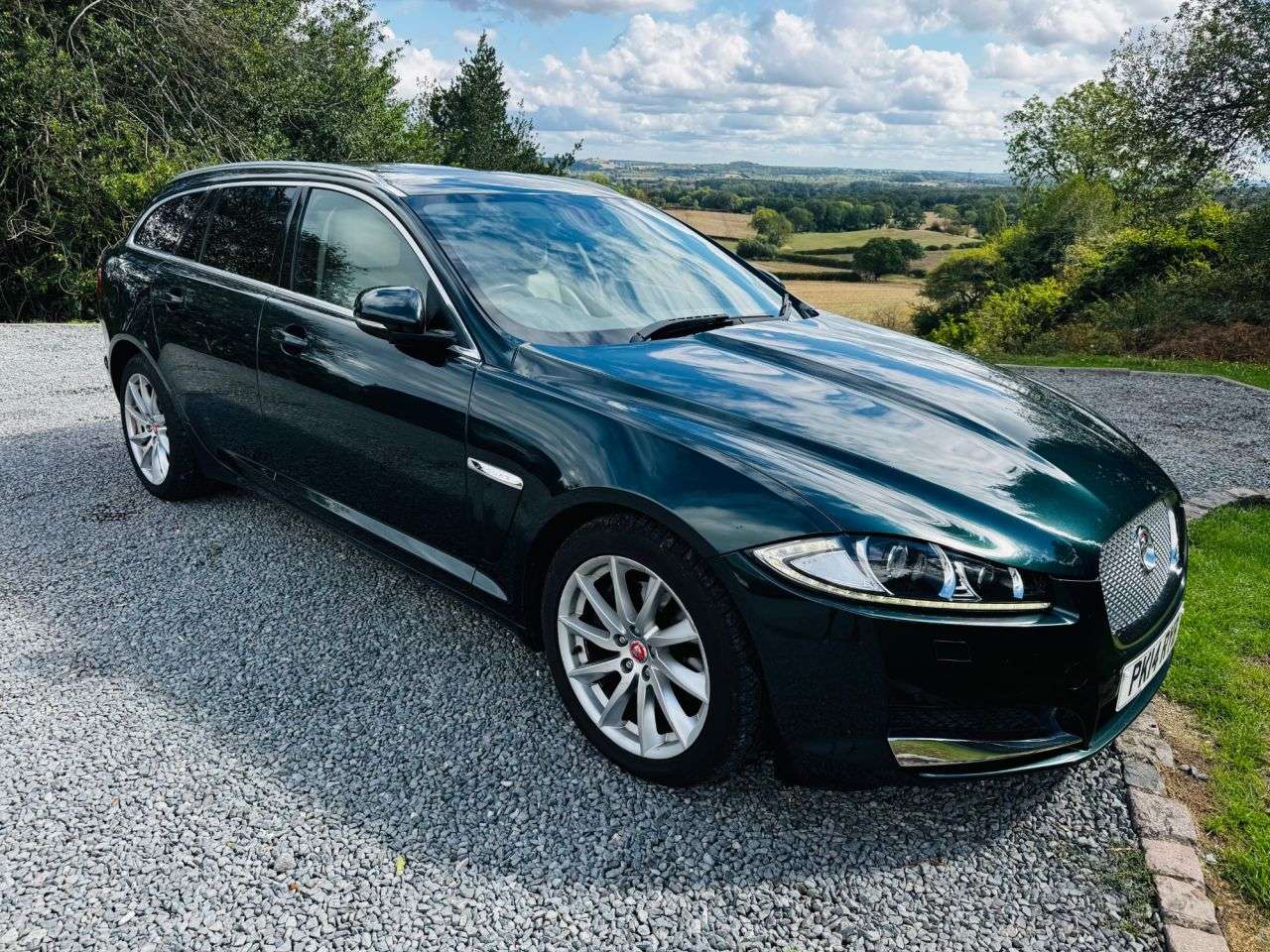 A 2014 JAGUAR XF 2.2d Premium Luxury Sportbrake 5dr Diesel Auto Euro 5 (s/s) (200 ps) A 2014 JAGUAR XF 2.2d Premium Luxury Sportbrake 5dr Diesel Auto Euro 5 (s/s) (200 ps)