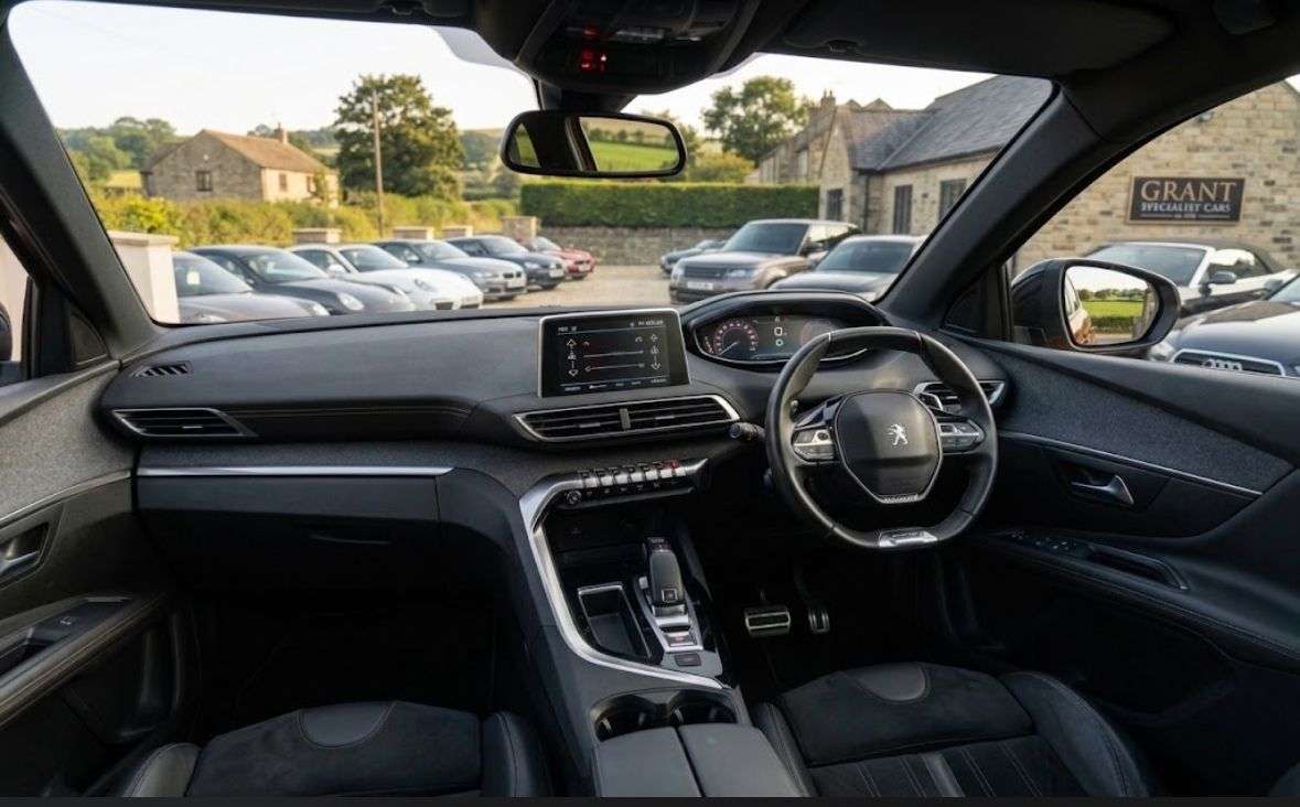 A 2018 PEUGEOT 3008 1.5 BlueHDi GT Line Premium SUV 5dr Diesel EAT Euro 6 (s/s) (130 ps) A 2018 PEUGEOT 3008 1.5 BlueHDi GT Line Premium SUV 5dr Diesel EAT Euro 6 (s/s) (130 ps)