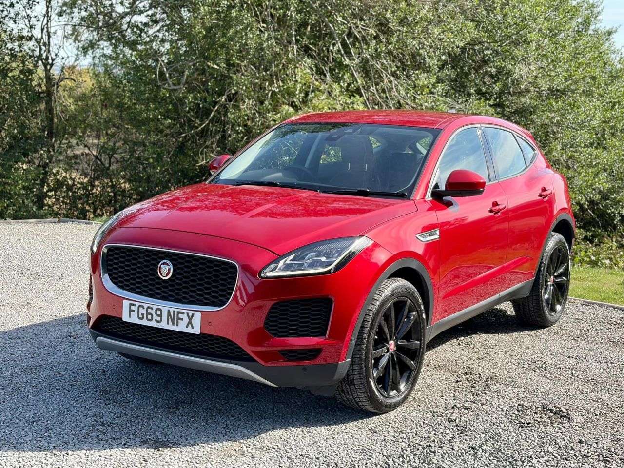 A 2019 JAGUAR E-PACE 2.0 P200 SE SUV 5dr Petrol Auto AWD Euro 6 (s/s) (200 ps) A 2019 JAGUAR E-PACE 2.0 P200 SE SUV 5dr Petrol Auto AWD Euro 6 (s/s) (200 ps)