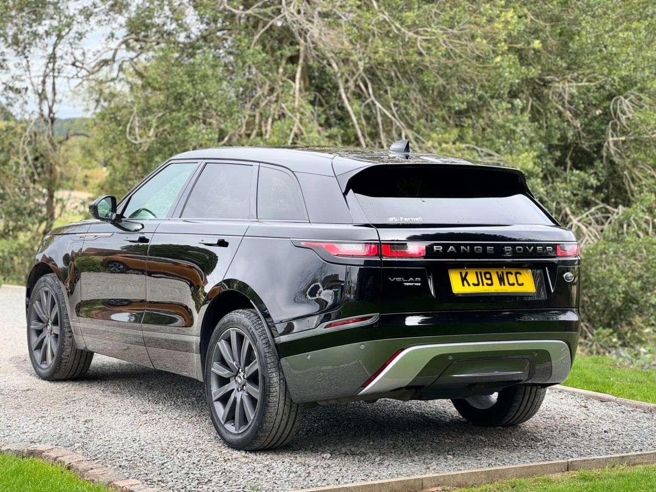 A 2019 LAND ROVER RANGE ROVER VELAR 2.0 D240 R-Dynamic HSE SUV 5dr Diesel Auto 4WD Euro 6 (s/s) (240 ps) A 2019 LAND ROVER RANGE ROVER VELAR 2.0 D240 R-Dynamic HSE SUV 5dr Diesel Auto 4WD Euro 6 (s/s) (240 ps)