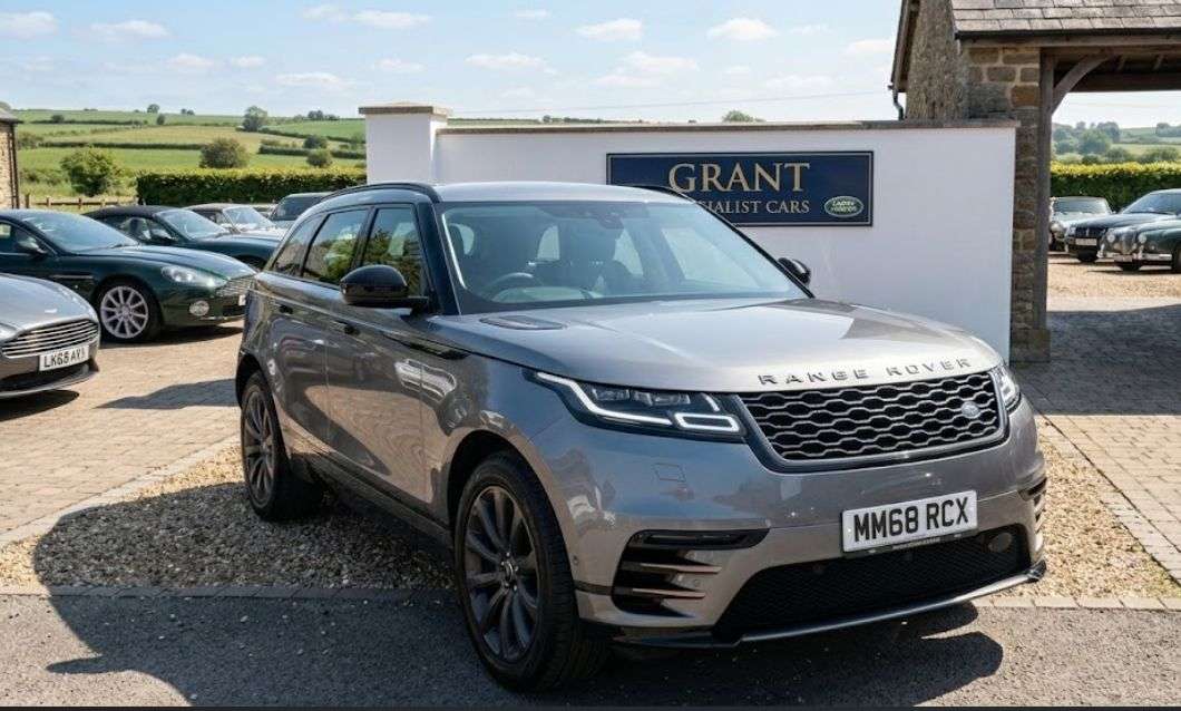 A 2018 LAND ROVER RANGE ROVER VELAR 2.0 D180 R-Dynamic SE SUV 5dr Diesel Auto 4WD Euro 6 (s/s) (180 ps) A 2018 LAND ROVER RANGE ROVER VELAR 2.0 D180 R-Dynamic SE SUV 5dr Diesel Auto 4WD Euro 6 (s/s) (180 ps)