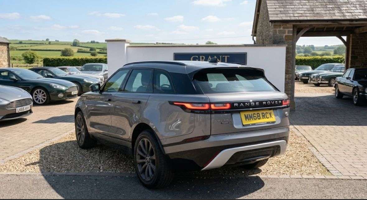 A 2018 LAND ROVER RANGE ROVER VELAR 2.0 D180 R-Dynamic SE SUV 5dr Diesel Auto 4WD Euro 6 (s/s) (180 ps) A 2018 LAND ROVER RANGE ROVER VELAR 2.0 D180 R-Dynamic SE SUV 5dr Diesel Auto 4WD Euro 6 (s/s) (180 ps)