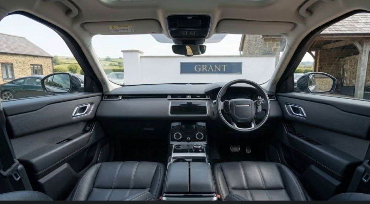 A 2018 LAND ROVER RANGE ROVER VELAR 2.0 D180 R-Dynamic SE SUV 5dr Diesel Auto 4WD Euro 6 (s/s) (180 ps) A 2018 LAND ROVER RANGE ROVER VELAR 2.0 D180 R-Dynamic SE SUV 5dr Diesel Auto 4WD Euro 6 (s/s) (180 ps)