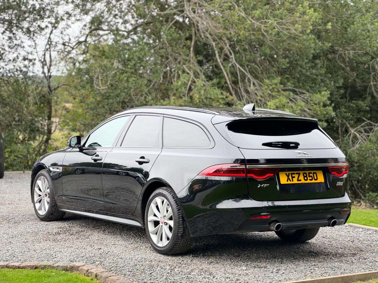 A 2018 JAGUAR XF 2.0d R-Sport Sportbrake 5dr Diesel Auto AWD Euro 6 (s/s) (240 ps) A 2018 JAGUAR XF 2.0d R-Sport Sportbrake 5dr Diesel Auto AWD Euro 6 (s/s) (240 ps)