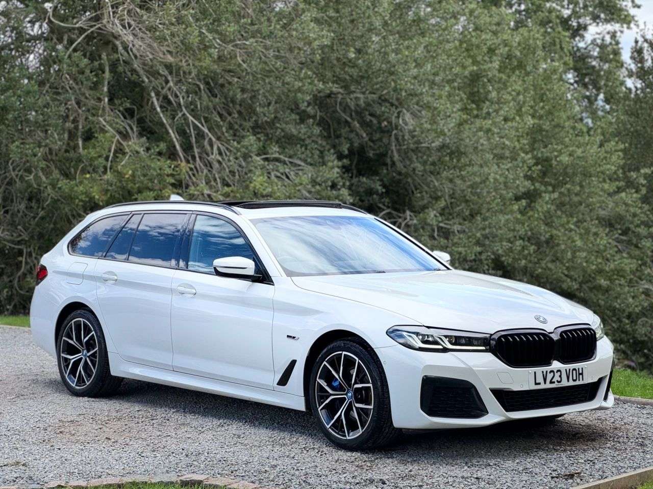 A 2023 BMW 5 SERIES 2.0 530e 12kWh M Sport Touring 5dr Petrol Plug-in Hybrid Steptronic Euro 6 A 2023 BMW 5 SERIES 2.0 530e 12kWh M Sport Touring 5dr Petrol Plug-in Hybrid Steptronic Euro 6
