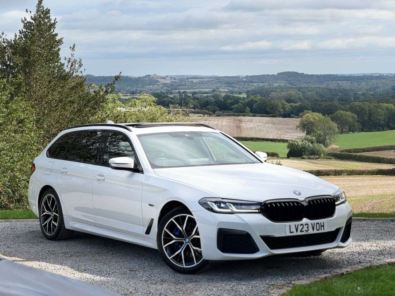 A 2023 BMW 5 SERIES 2.0 530e 12kWh M Sport Touring 5dr Petrol Plug-in Hybrid Steptronic Euro 6 A 2023 BMW 5 SERIES 2.0 530e 12kWh M Sport Touring 5dr Petrol Plug-in Hybrid Steptronic Euro 6