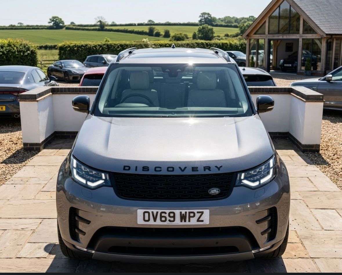 A 2019 LAND ROVER DISCOVERY 2.0 SD4 HSE Luxury SUV 5dr Diesel Auto 4WD Euro 6 (s/s) (240 ps) A 2019 LAND ROVER DISCOVERY 2.0 SD4 HSE Luxury SUV 5dr Diesel Auto 4WD Euro 6 (s/s) (240 ps)