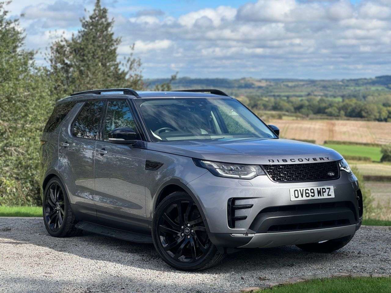 A 2019 LAND ROVER DISCOVERY 2.0 SD4 HSE Luxury SUV 5dr Diesel Auto 4WD Euro 6 (s/s) (240 ps) A 2019 LAND ROVER DISCOVERY 2.0 SD4 HSE Luxury SUV 5dr Diesel Auto 4WD Euro 6 (s/s) (240 ps)