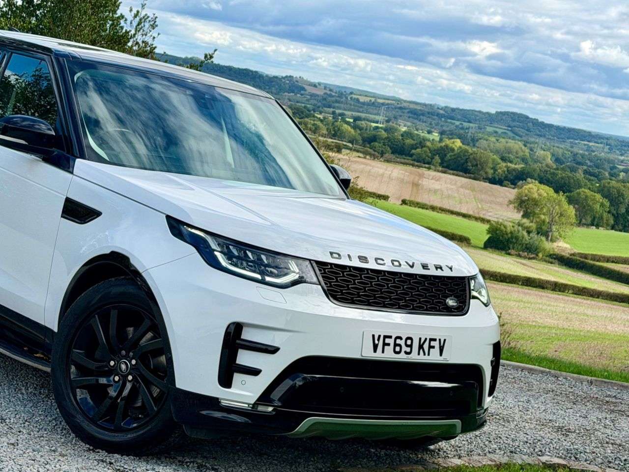 A 2019 LAND ROVER DISCOVERY 2.0 SD4 Landmark Edition SUV 5dr Diesel Auto 4WD Euro 6 (s/s) (240 ps) A 2019 LAND ROVER DISCOVERY 2.0 SD4 Landmark Edition SUV 5dr Diesel Auto 4WD Euro 6 (s/s) (240 ps)