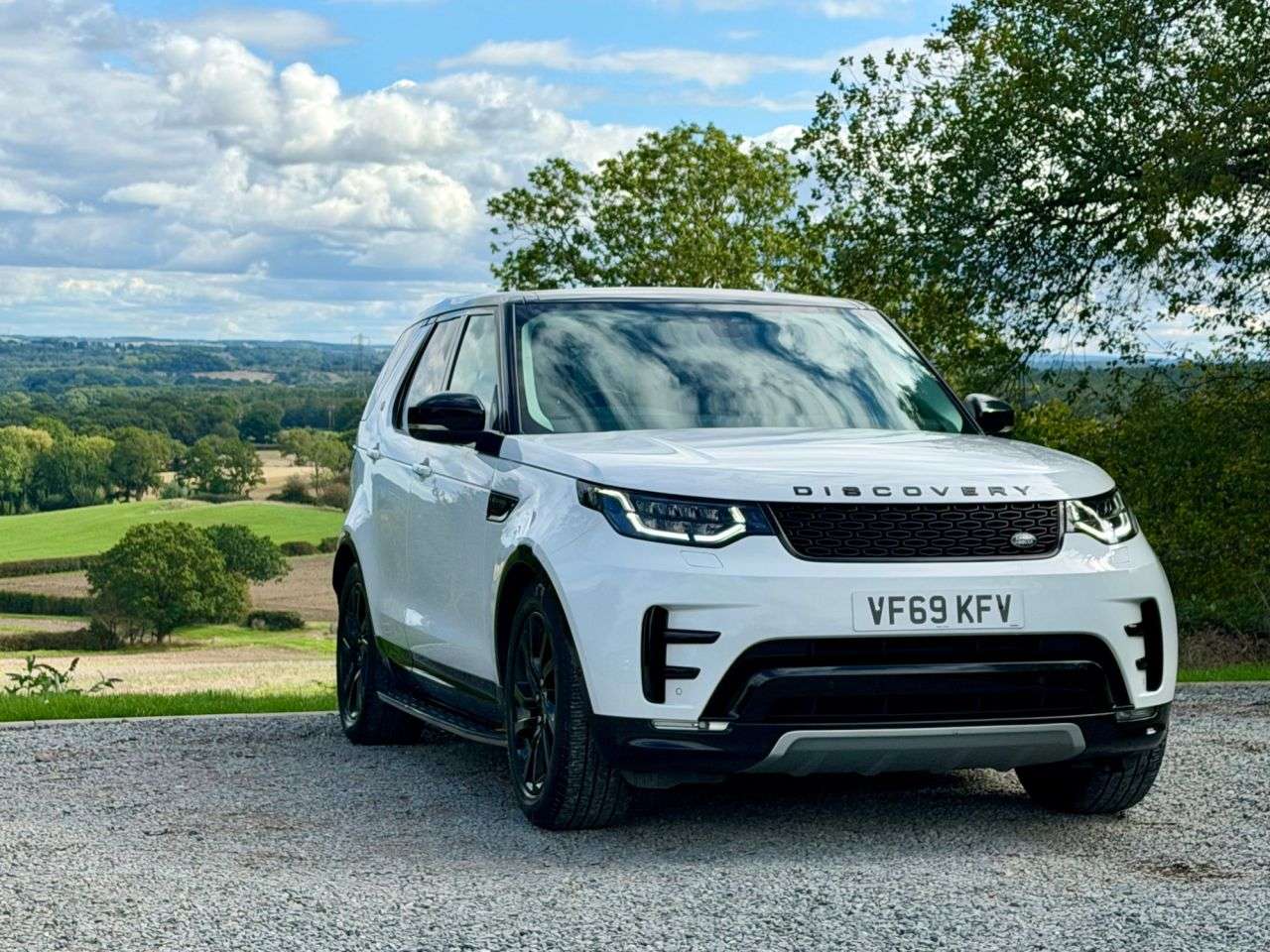 A 2019 LAND ROVER DISCOVERY 2.0 SD4 Landmark Edition SUV 5dr Diesel Auto 4WD Euro 6 (s/s) (240 ps) A 2019 LAND ROVER DISCOVERY 2.0 SD4 Landmark Edition SUV 5dr Diesel Auto 4WD Euro 6 (s/s) (240 ps)