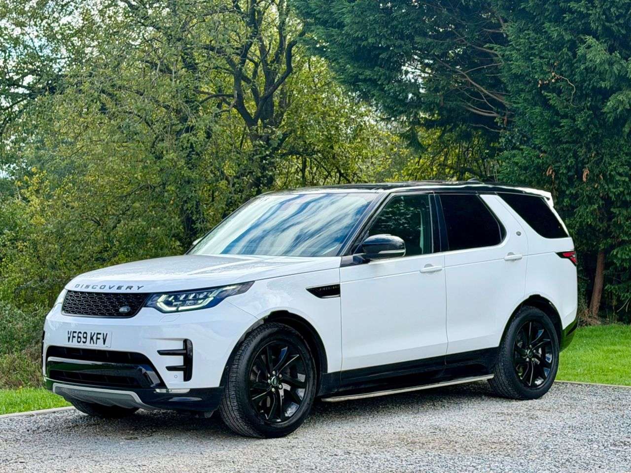 A 2019 LAND ROVER DISCOVERY 2.0 SD4 Landmark Edition SUV 5dr Diesel Auto 4WD Euro 6 (s/s) (240 ps) A 2019 LAND ROVER DISCOVERY 2.0 SD4 Landmark Edition SUV 5dr Diesel Auto 4WD Euro 6 (s/s) (240 ps)