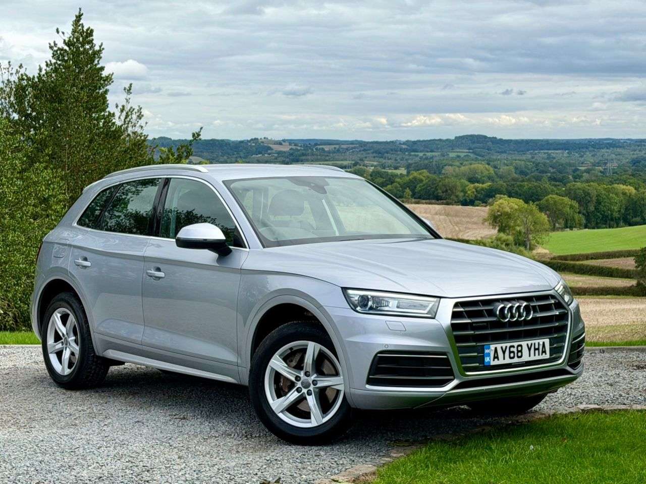 A 2018 AUDI Q5 2.0 TFSI 45 Sport SUV 5dr Petrol S Tronic quattro Euro 6 (s/s) (245 ps) A 2018 AUDI Q5 2.0 TFSI 45 Sport SUV 5dr Petrol S Tronic quattro Euro 6 (s/s) (245 ps)