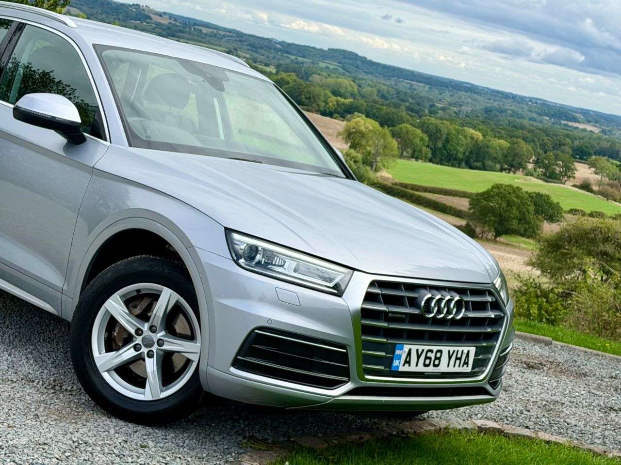 A 2018 AUDI Q5 2.0 TFSI 45 Sport SUV 5dr Petrol S Tronic quattro Euro 6 (s/s) (245 ps) A 2018 AUDI Q5 2.0 TFSI 45 Sport SUV 5dr Petrol S Tronic quattro Euro 6 (s/s) (245 ps)
